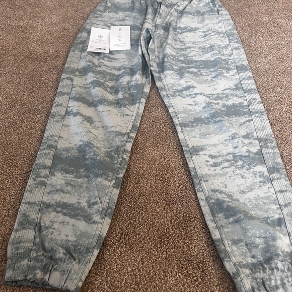 Athleta women’s joggers size small - Picture 2 of 2